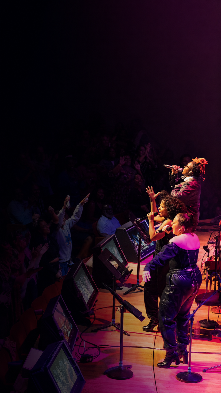 SymphonyFuse live performance: vocalists ignite the stage as the audience rises